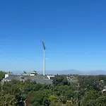 Luxe Newlands Peak Apartment 504