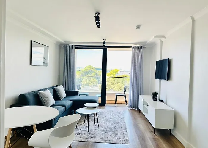 Luxe Newlands Peak Apartment 504