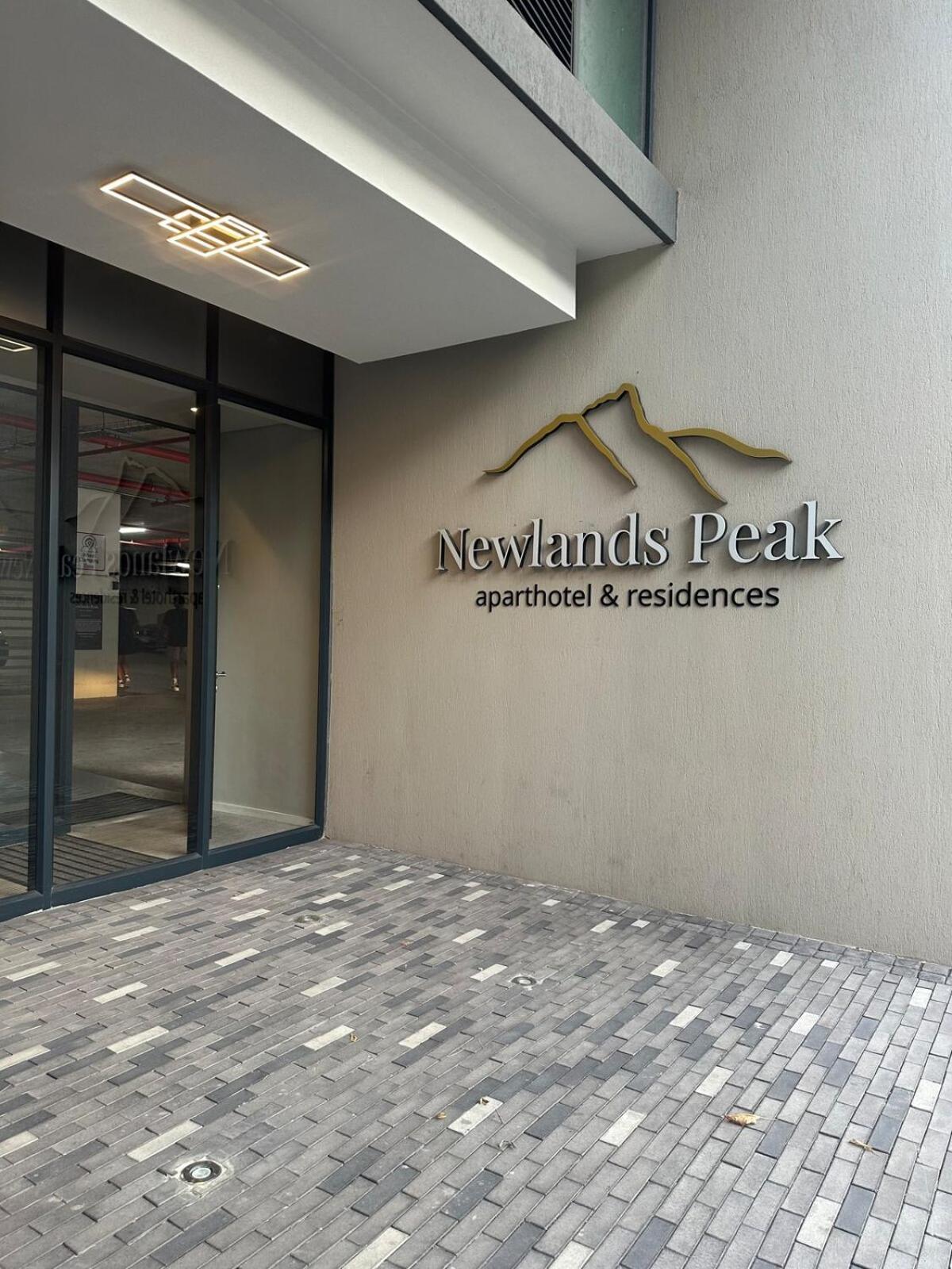 Luxe Newlands Peak 504 Apartment *